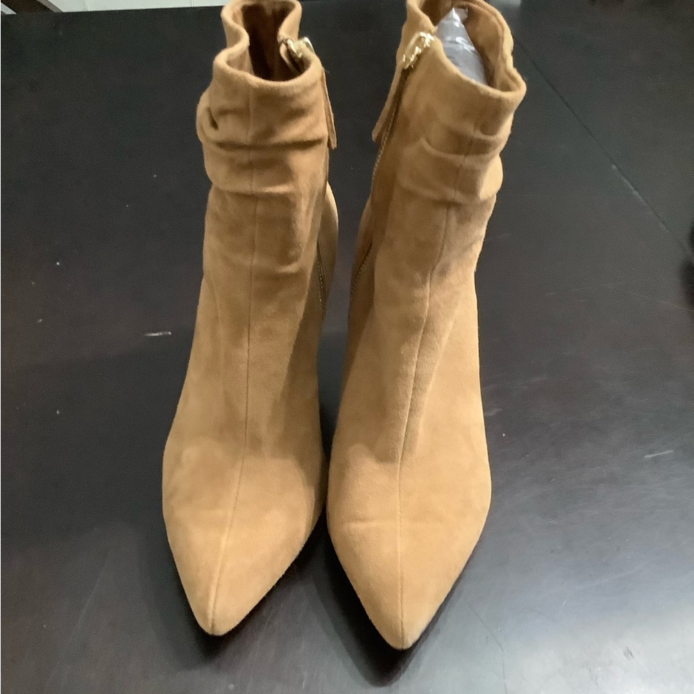Suede leather tan ankle boots. Size 8.  Bella Vita